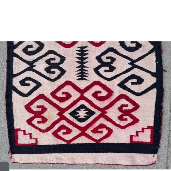 Southwest native American hand woven red and‎ black Navajo rug c.1930's - Picture 8 of 8